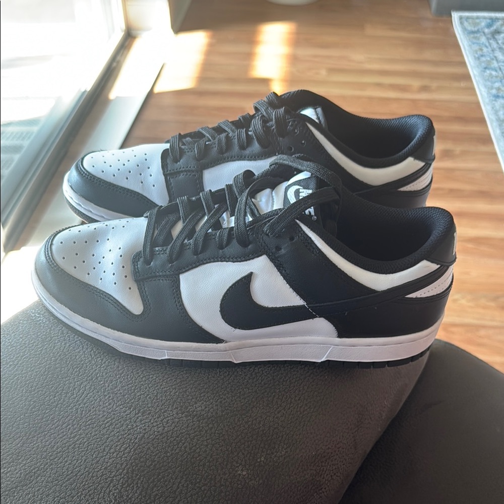 Nike MLB Black and White Sneakers Low-Top Design